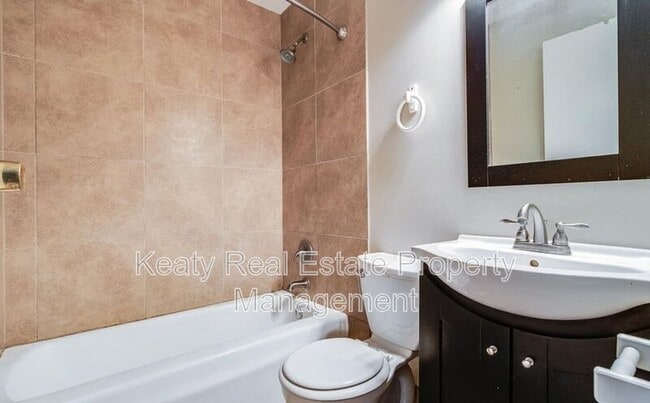 Photo - 211 Versailles Blvd