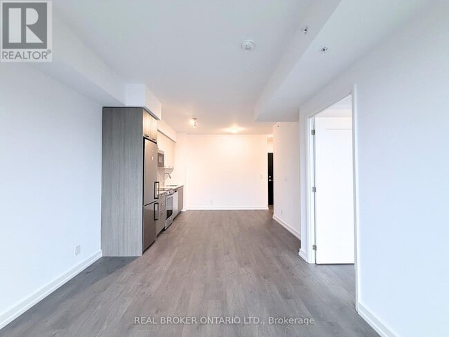 Photo - 75 James St S Unit 824