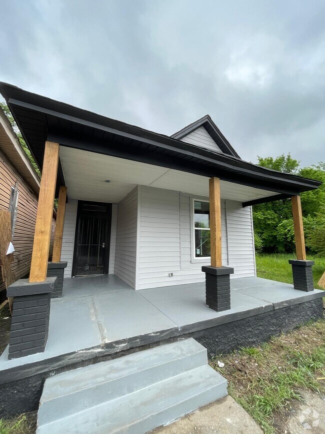 Building Photo - 1262 Latham St Rental
