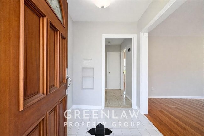 Photo - 1944 Lyle Ave