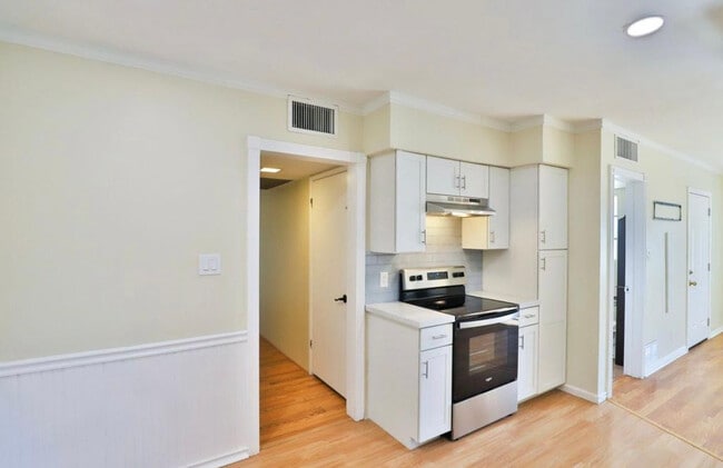 Photo - 2421 W Anderson Ave