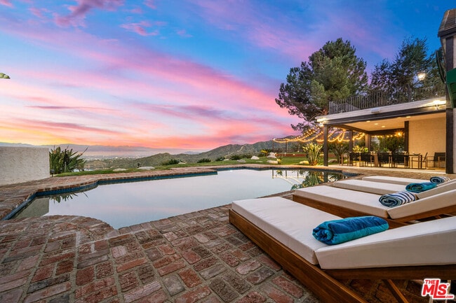 Building Photo - 3722 Alonzo Ave