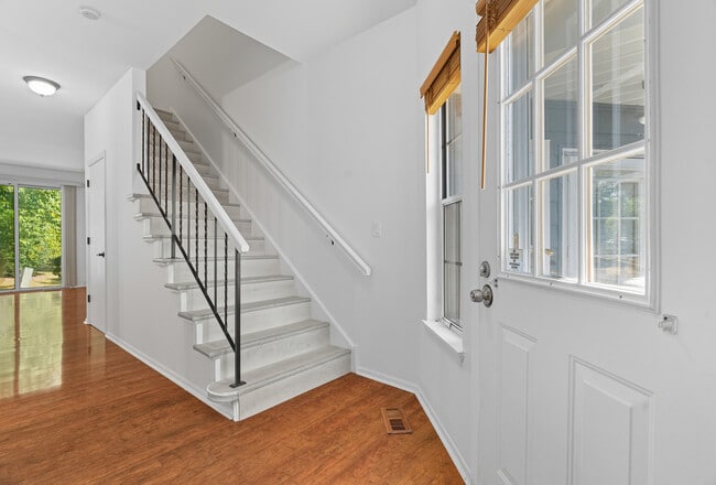 Photo - 519 Woodcrest Dr