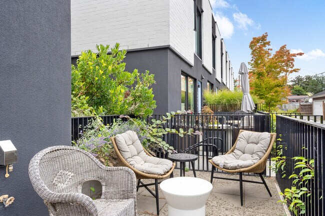 Photo - 90 W King Edward Ave Unit ID1281083P