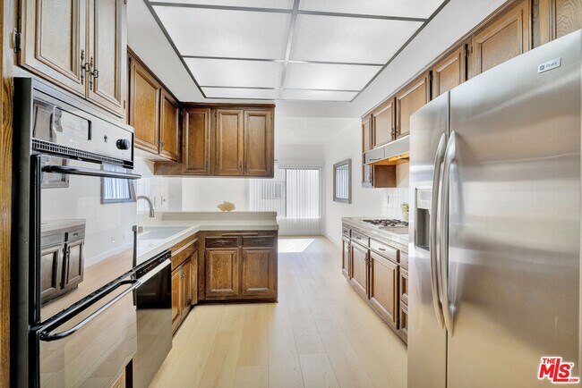 Photo - 1727 S Bentley Ave Unit 205