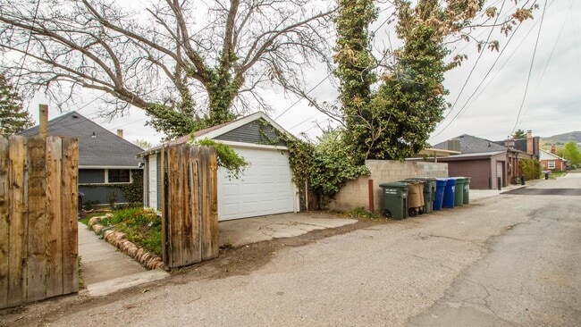 Photo - 417 S Douglas St