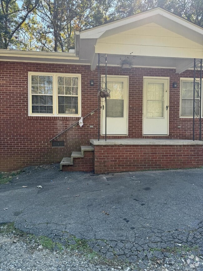 Building Photo - 144 Nottingham Dr Unit 5 Rental