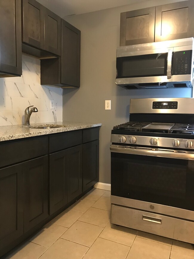 Building Photo - 32 Truman St Unit 3rd Fl