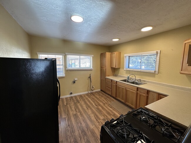 Photo - 703 N 5th St