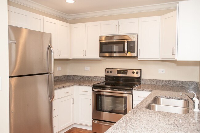 Photo - 3 Bedroom Townhouse at the Woodlands - END UNIT * only $500 deposit - End Unit Unidad #201