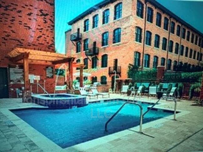 Building Photo - 98 E McBee Ave. Unit 408