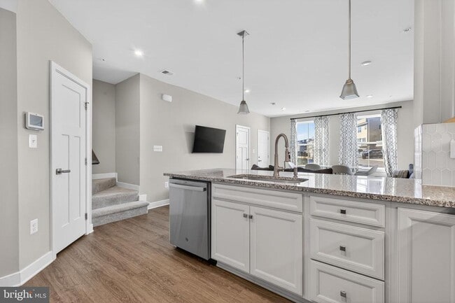 Photo - 100 Lawndale Dr