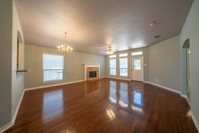 Photo - 1435 Bluff Forest