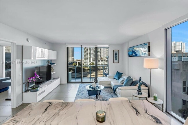 Photo - 31 SE 6th St Unit 1102