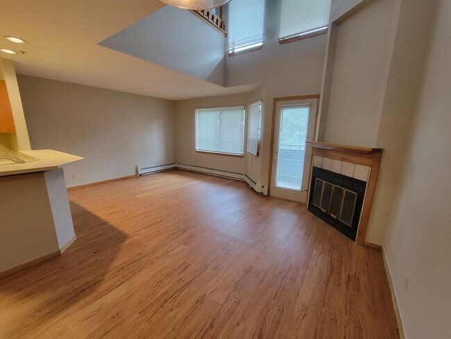 Photo - Beautiful, wide open 2 level 2 bath condo ... Unit 213
