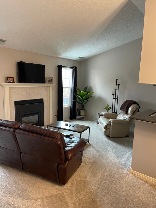 Building Photo - 2137 Troy Ct Unit 2137 Troy Court