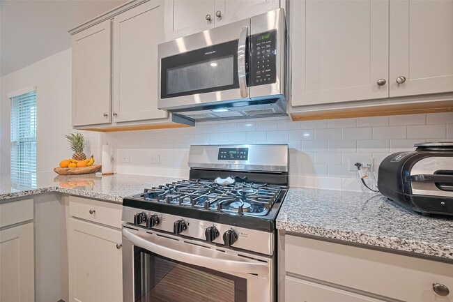 Photo - 2712 Golden Palms Ln