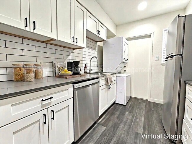 Photo - 1505 E Oak St Unit E