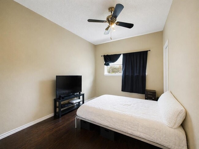 Photo - 3206 King St Unit 205