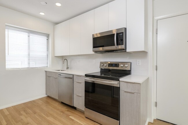 Building Photo - 196 Hillside St Unit 1S Rental