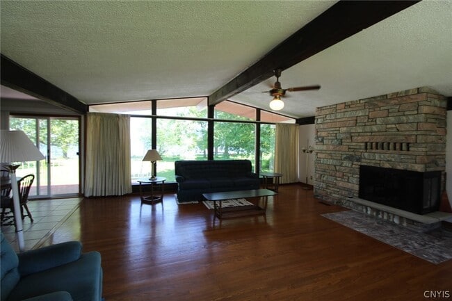 Photo - 6363 Muskrat Bay Rd