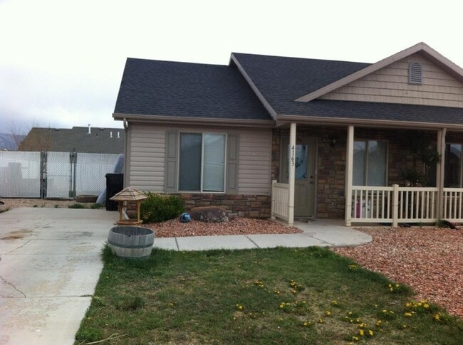 Building Photo - 2 Bedroom 1 Bathroom Duplex