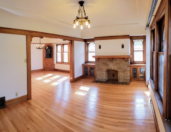 Building Photo - 4244 N 18th St Unit Upper