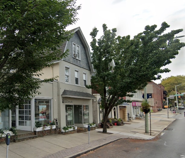 Building Photo - 1038 W Lancaster Ave Unit Large 6-Student Bryn Mawr House