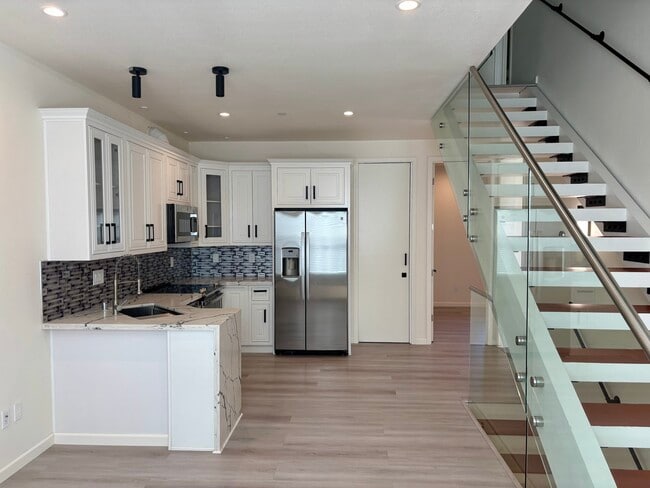 Photo - 625 Craig Ave Unit B