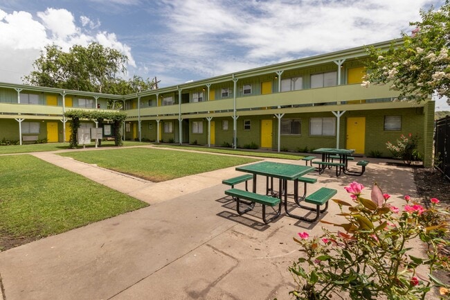 Casa Del Sol Apartments