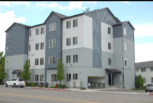 Stadium Crossing - Stadium Crossing Apartments
