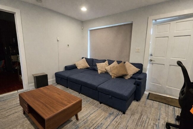 Photo - 1405 NE 17th St