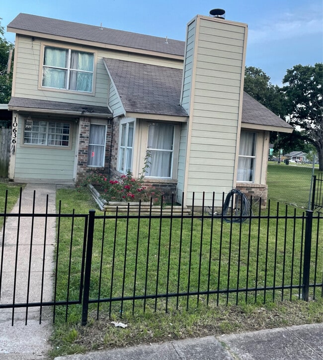 Building Photo - 10636 Wessex Dr Rental