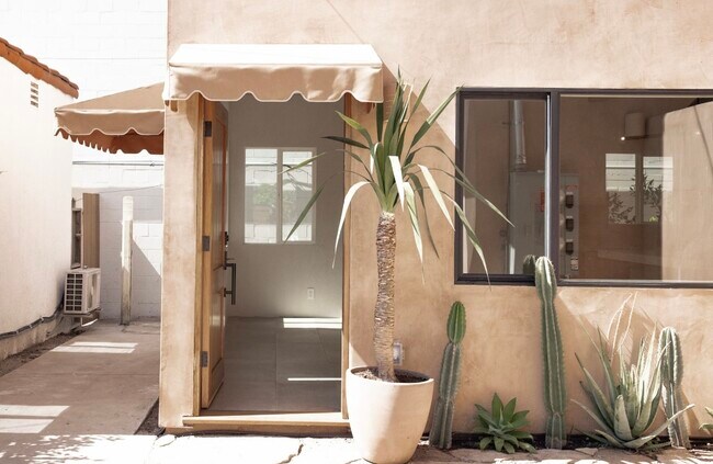 Photo - 817 N Orange Grove Ave