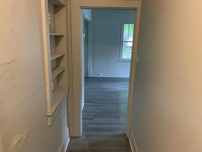 Photo - 139 1/2 S. Lowry