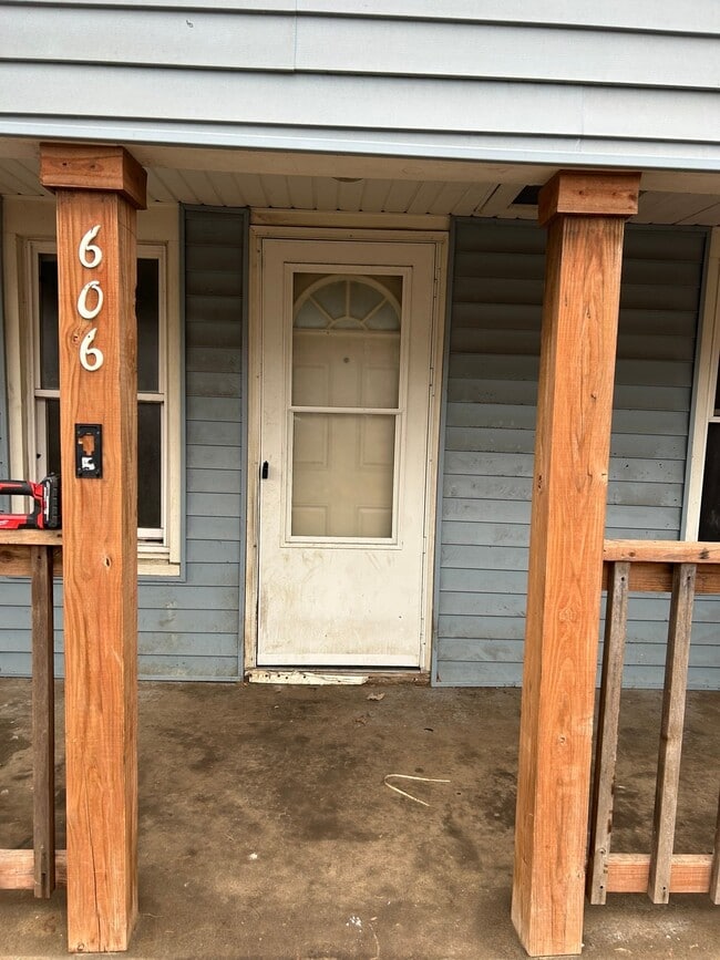 Photo - 606 Anderson St