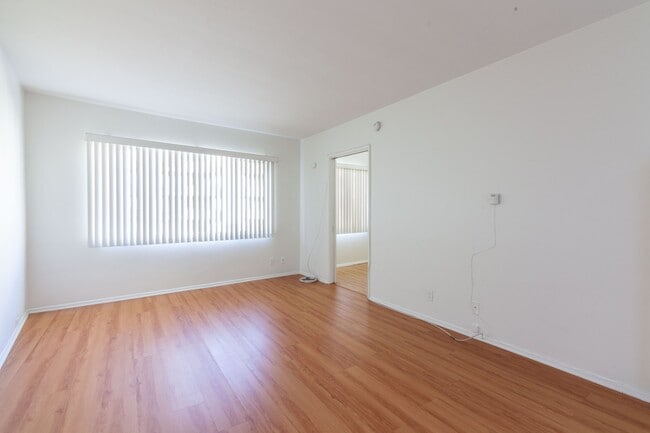 Photo - 667-669-669 Levering Ave Unit 7