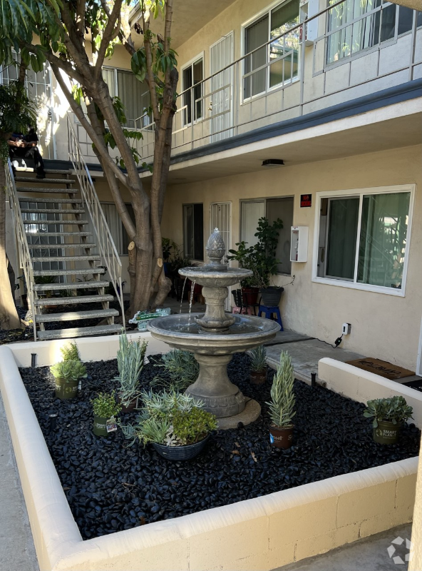 Building Photo - 4635 N Bellflower Blvd Unit 6 Rental