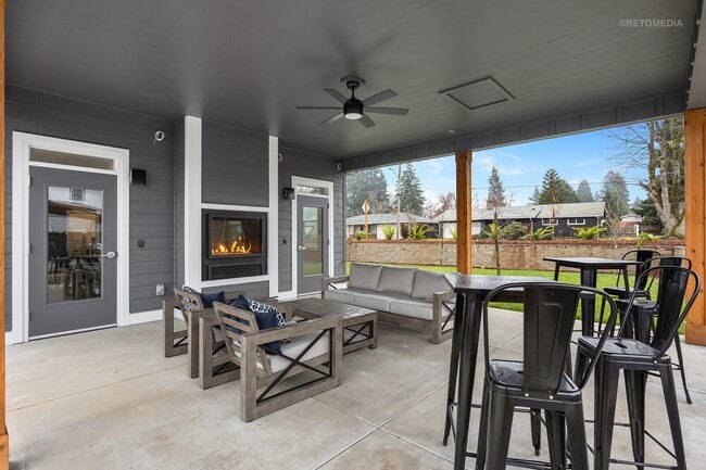Verda Crossing | Outdoor Seating