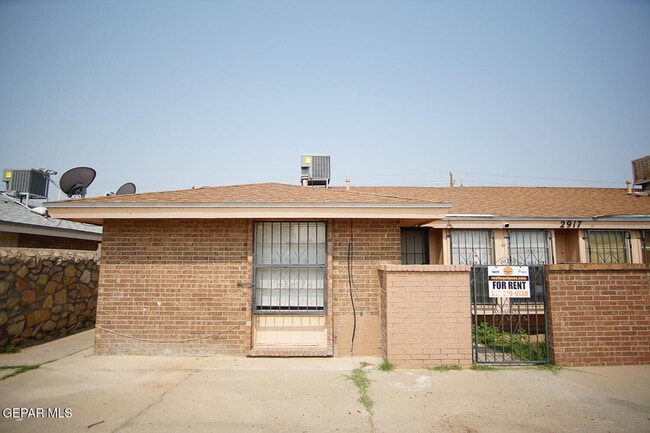 Building Photo - 2917 E Glen Dr
