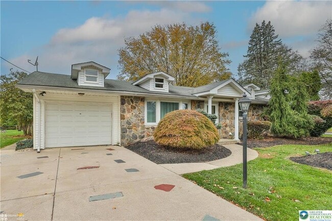 Photo - 900 Mine Lane Rd