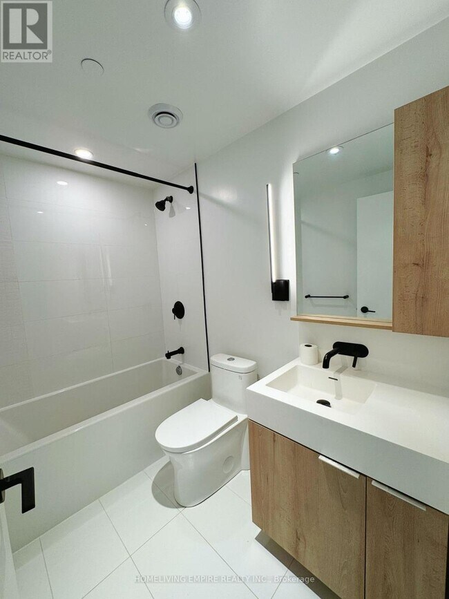 Photo - 117 Broadway Ave Unité 202