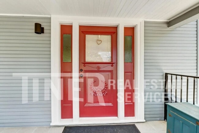 Building Photo - 2015 10th St Unit C