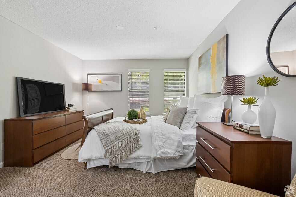 2BR, 2BA - 1,325SF - Primary Bedroom
