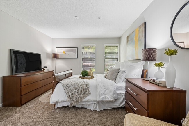 2BR, 2BA - 1,325SF - Primary Bedroom