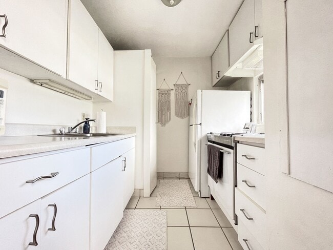 Photo - Pet Friendly Furnished Waikiki Studio with Central A/C and Parking. Utilities Included in Rent. Unit 2306