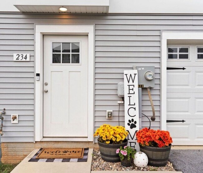 Photo - Dallastown Schools! Beautiful 3 Bedroom, 2.5 Bath Townhome.