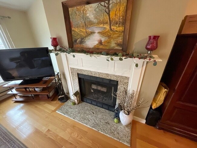 Photo - 28 Essex Green Ln Unidad D
