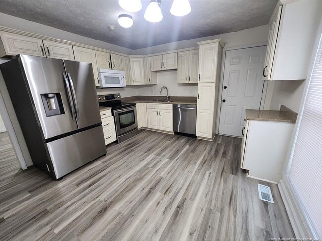 5521 Deep Hollow Ct