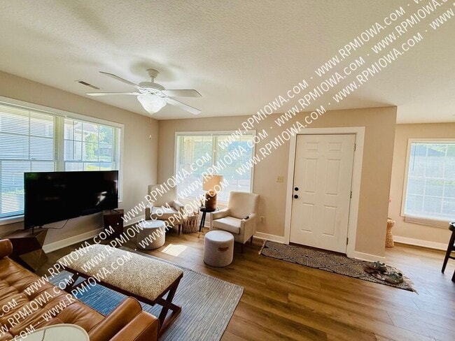 Photo - 254 Campus Ave